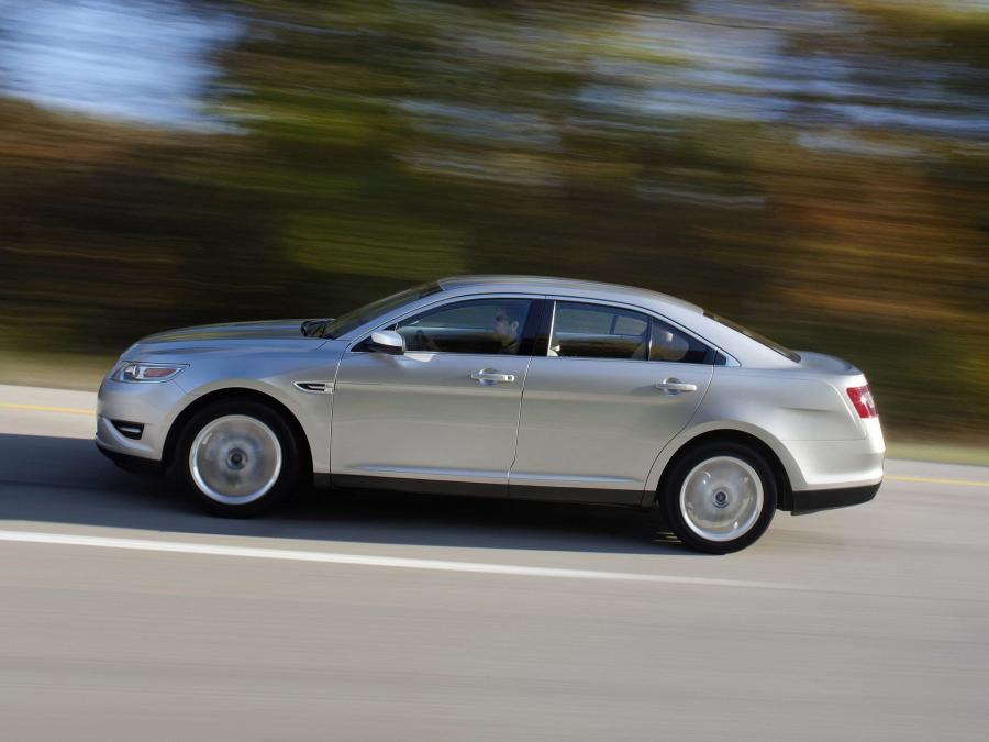  Ford Taurus Limited 2010 года  (фото 23 из 43)